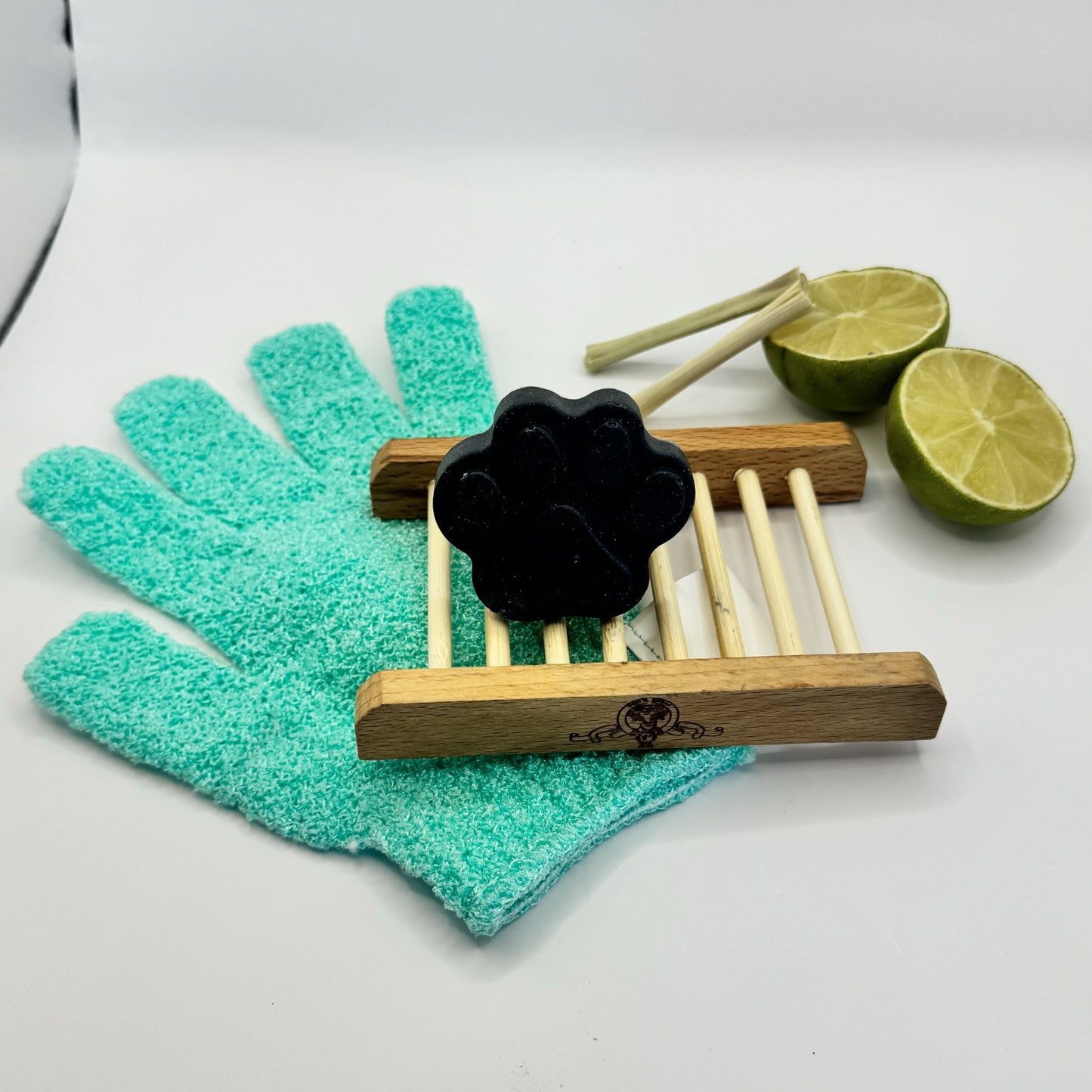 Lemongrass and Bergamot charcoal booster dog shampoo with green exfoliating glove